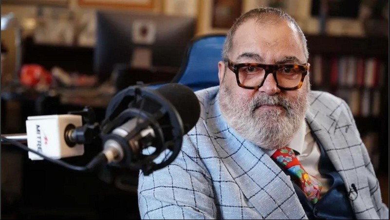 Sobre el conflicto con las exmujeres e hijas del periodista lanzó: 