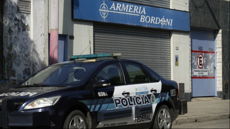 La armería Bordoni quedó clausurada mientras se investiga su responsabilidad.
