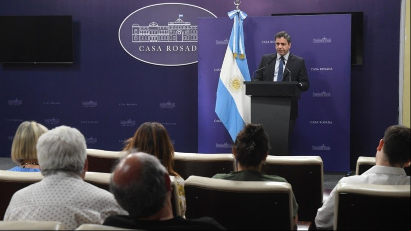 Catalán en la presentación del régimen.