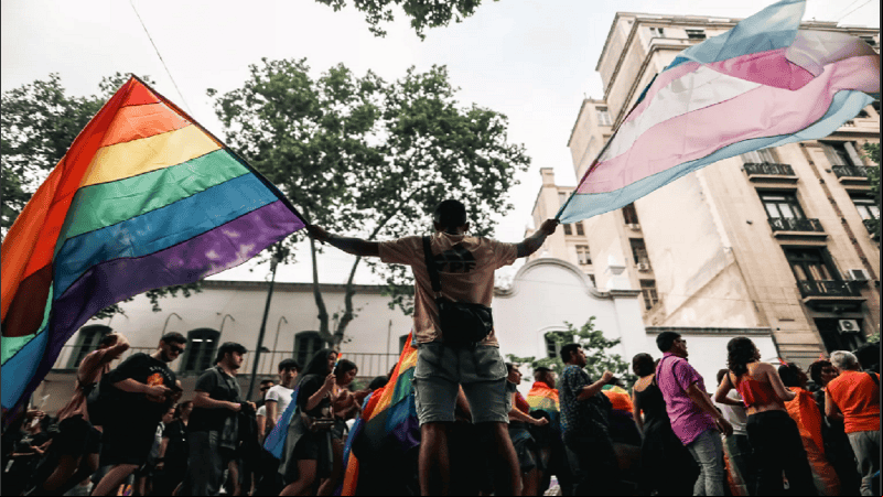Fue una edición multitudinaria que culminó en la plaza de los Dos Congresos con música y proclama.
