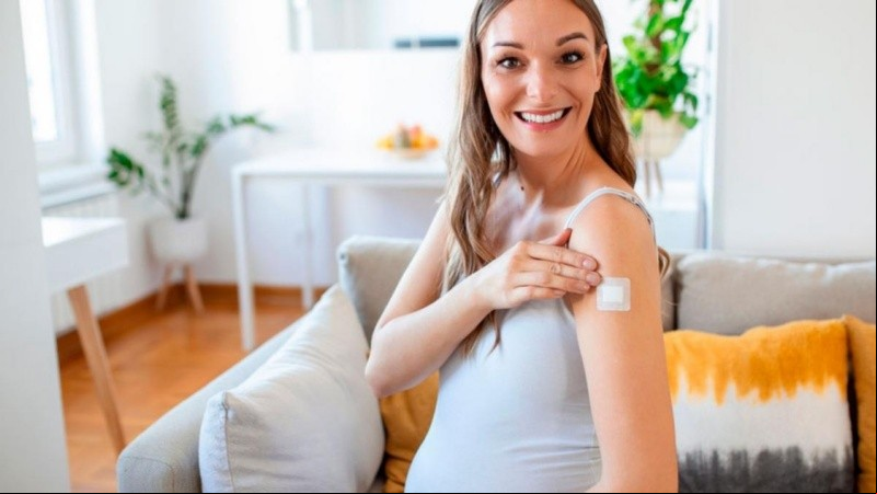 Se recomendó istrar la vacuna a mujeres embarazadas entre las semanas 32 y 36 de gestación.