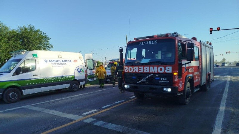 Personal médico y de bomberos intervino en el lugar del accidente.