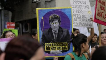 La columna de varias cuadras atravesaba el centro de la ciudad a media tarde.