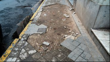 El estado calamitoso de muchas de las veredas de la ciudad.