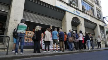Los delincuentes an a las posibles víctimas por redes sociales y les ofrecen ayuda para obtener descuentos en medicamentos.