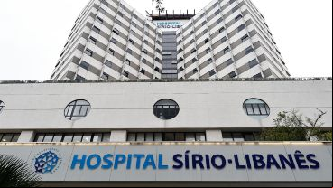 Lula es operado de una hemorragia intracraneal y se recupera en la UCI de un hospital.
