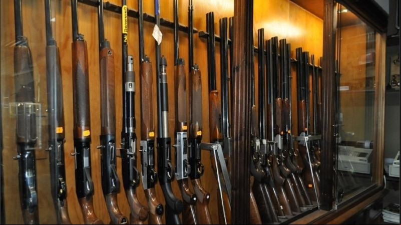 Un proyecto del Concejo busca prohibir la venta de armas de fuego a menores de 21 años en Rosario.