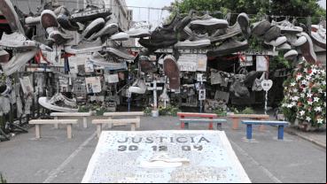 Las zapatillas de las víctimas se convirtieron en un símbolo de la memoria y contra la desidia.