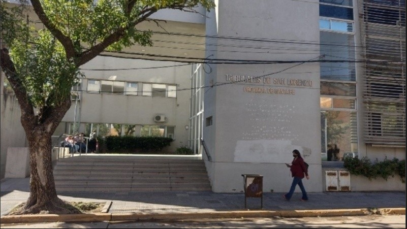 La joven fue manoseada y llevada a un descampado por el hombre, y luego se desvaneció en el baño.