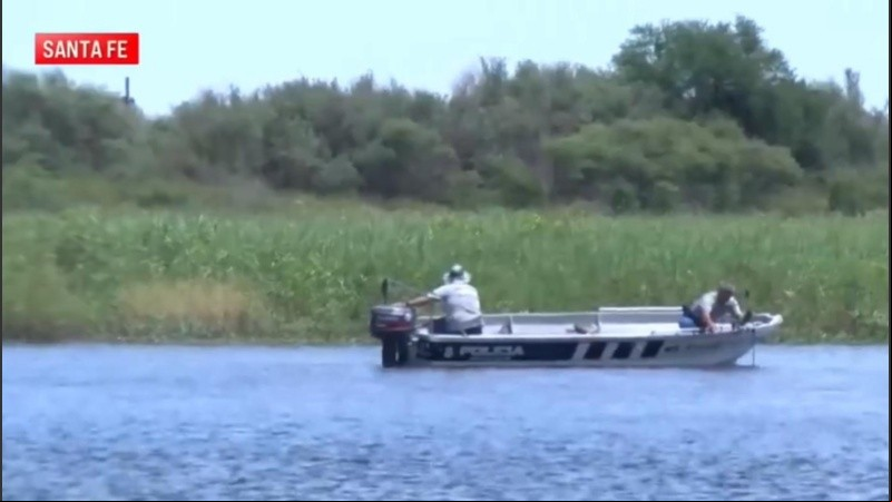 Buzos tácticos y pescadores realizaron la búsqueda del cuerpo en las aguas del aliviador.