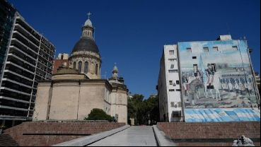 La Catedral de Rosario vista desde el Monumento a la Bandera.