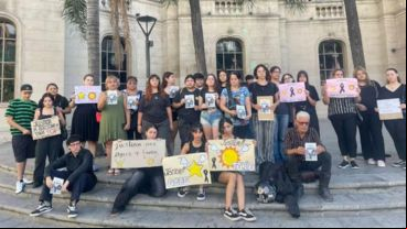 Un nutrido grupo de personas se movilizaron en Córdoba para pedir justicia por Tania Gandolfi y Agustina García. 