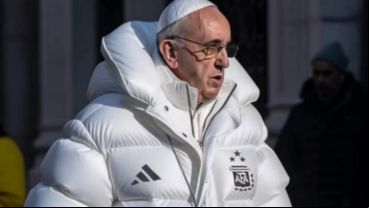 Uno de los mayores peligros que explica el Vaticano que promueve la IA es que "genera contenidos manipulados e información falsa".