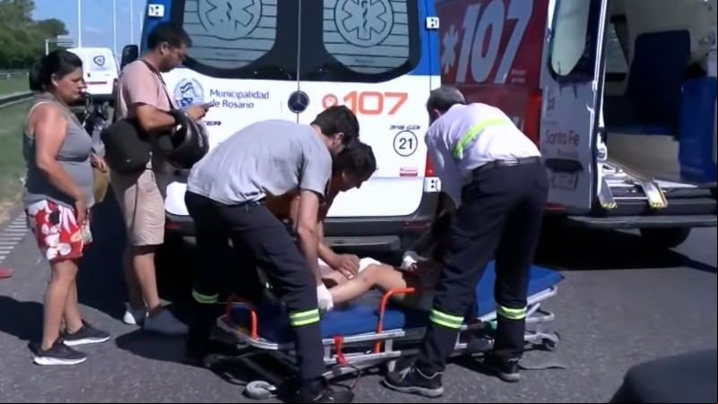 Ambulancias del Sies trasladaron a las víctimas a hospitales.
