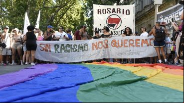 La movilización en Rosario inició en la plaza San Martín y se extendió hasta el Monumento a la Bandera.
