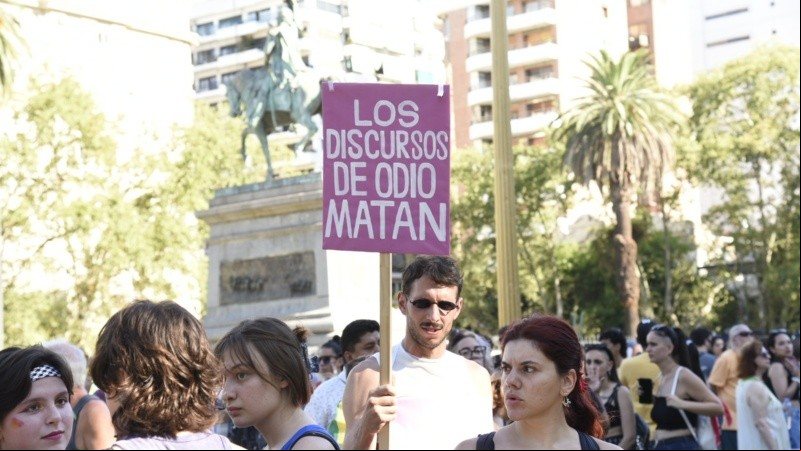 La movilización en Rosario inició en la plaza San Martín y se extendió hasta el Monumento a la Bandera.