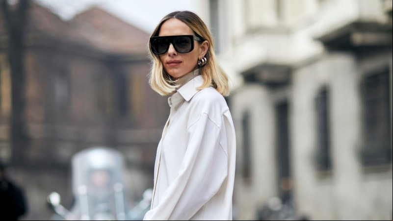 Una tendencia ideal para sacar a relucir las camisas vintage de padres y novios.
