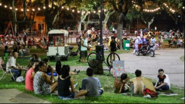 Imagen de archio del picnic nocturno en la plaza Saavedra.