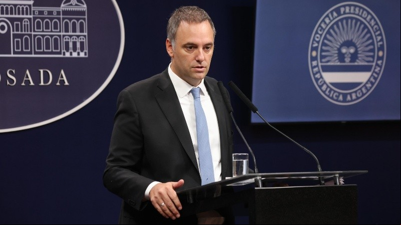 El vocero presidencial estuvo a cargo del anuncio.