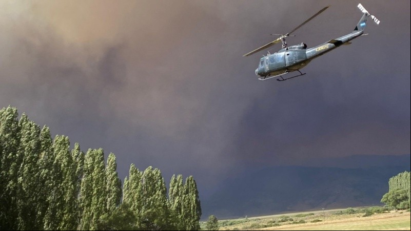 Continúa el combate del fuego en la Patagonia.