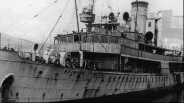 El barco se hundió después de chocar contra un islote.