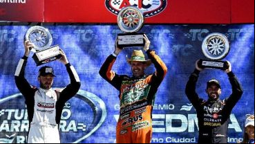 Castellano junto a Santero y Urcera en el podio.