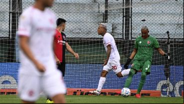 Candia, ex Central, convirtió el 1-0 para el Guapo en apenas dos minutos de juego en Sarandí.