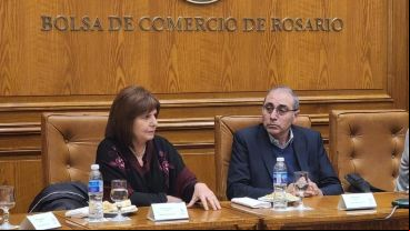La ministra de Seguridad, Patricia Bullrich, y el presidente de la Bolsa de Rosario, Miguel Simioni.