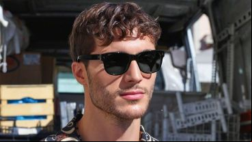 Según expertos, las gafas elegidas deben "terminar de resolver lo que se quiere decir con el outfit completo".