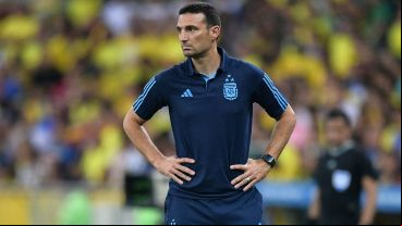 Lionel Scaloni se enfrenta al desafío futbolístico de rearmar el equipo albiceleste debido a bajas importantes por lesiones.