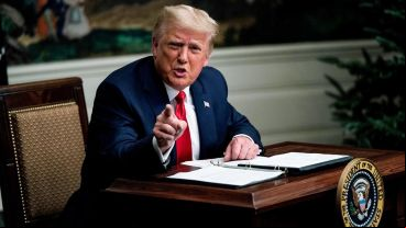 Donald Trump anunció que Estados Unidos aplicará aranceles al comercio con países que le compren petróleo a Venezuela.