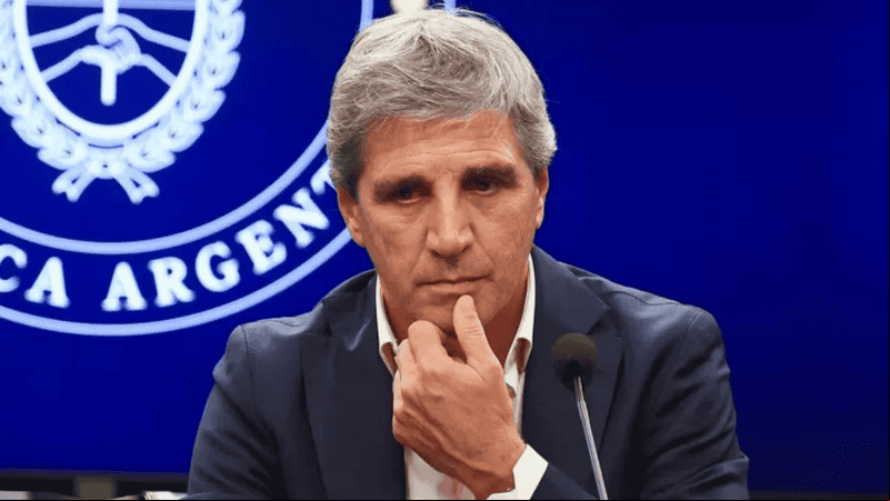 El ministro también aclaró que el acuerdo no necesariamente implicaría un ajuste drástico de la moneda.