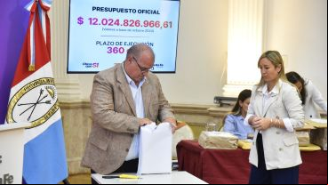 El momento de la apertura de sobres de las diferentes ofertas