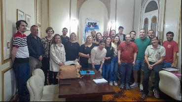 La primera jornada contó con la apertura del cargo de la Coordinadora de la Carrera, Ing. Susana Piscione, y el acompañamiento del Secretario académico de la UNT Rosario, Ing. Antonio Muiños.