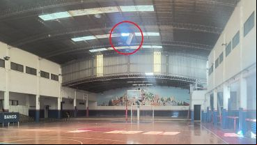 El trabajador sufrió una caída fatal desde el techo.