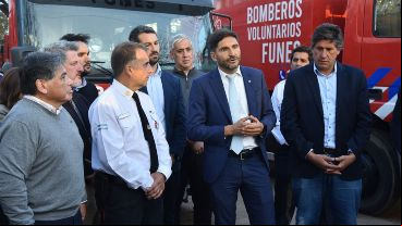 Pullaro con el intendente Santacroce en Funes.