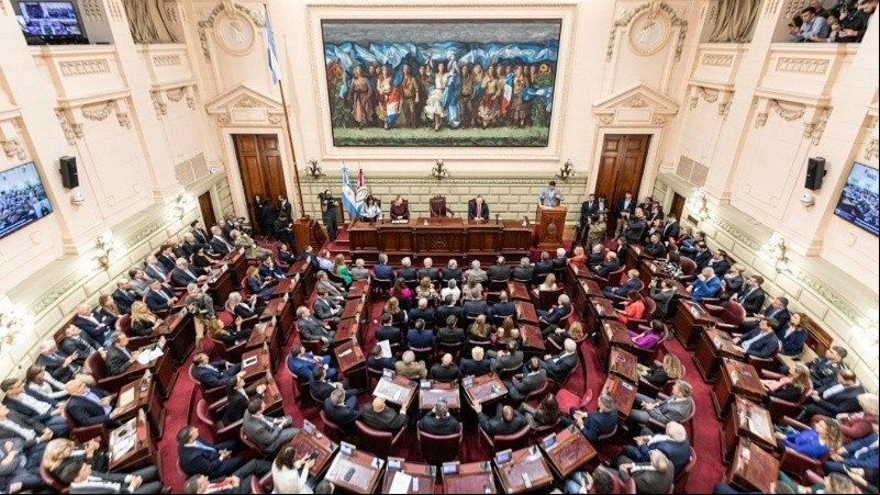 La unicameralidad no entre en la discusión, pero sí los fueros y la reelección indefinida.