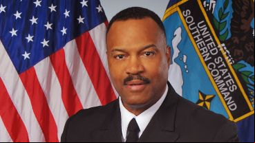 El almirante Alvin Holsey, jefe del Comando Sur de Estados Unidos, realiza su primer viaje oficial a Argentina.