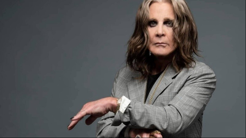 A los 76 años, Ozzy no puede regalar salud, pero promete que subirá a las tablas para cantar un par de clásicos.