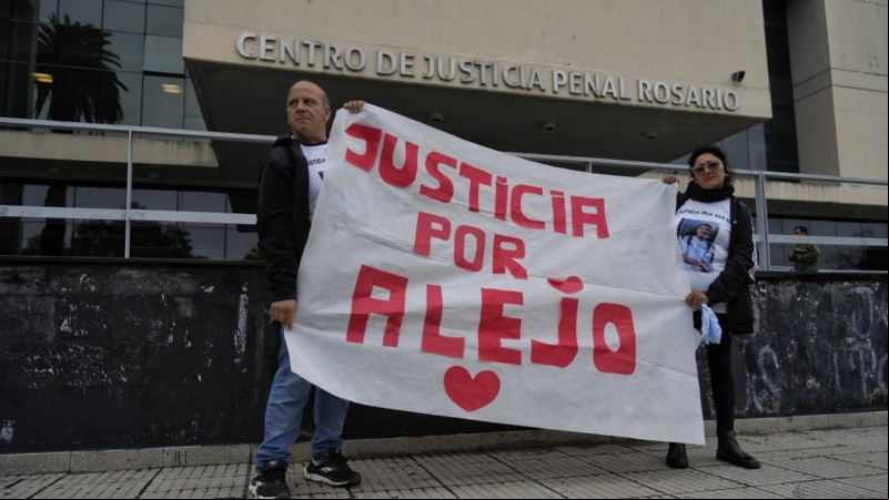 Los familiares de Alejo fueron a Fiscalía en busca de información sobre el único arrestado.