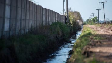 El canal lindero al basural arrojó valores altos para parámetros físico-químicos (DBO, DQO, Cromo total, Níquel).