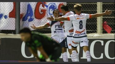 En 32avos de final de Copa Argentina, el Charrúa venció a Sarmiento con un gol de Facundo Marín.