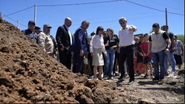 Javkin junto a Bullrich y Sebastián Parejas, el día que firmaron el convenio para el plan de urbanización.