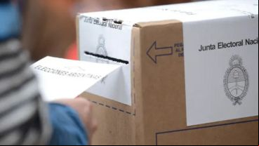 El gobernador Axel Kicillof envió un proyecto de ley a la Legislatura donde propuso que este año no haya primarias en territorio bonaerense y la ampliación de los tiempos para la presentación de alianzas, listas y boletas.