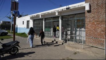 El frente del establecimiento por donde escapó el chico.