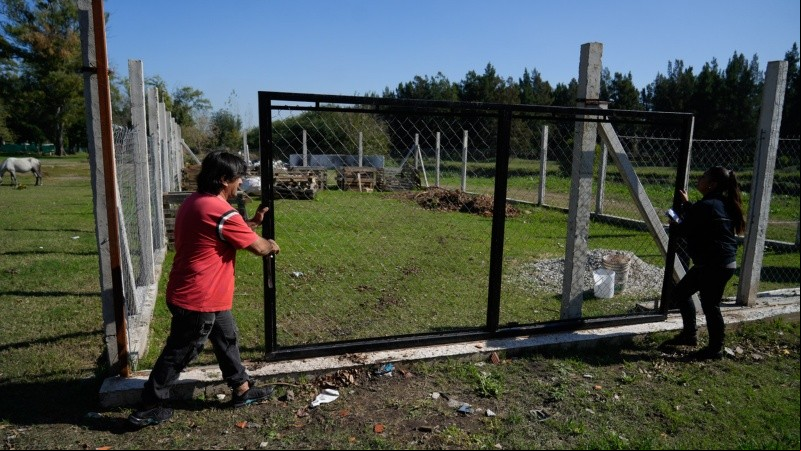 En enero pasado, habilitaron un predio con cercos para poder trabajar.