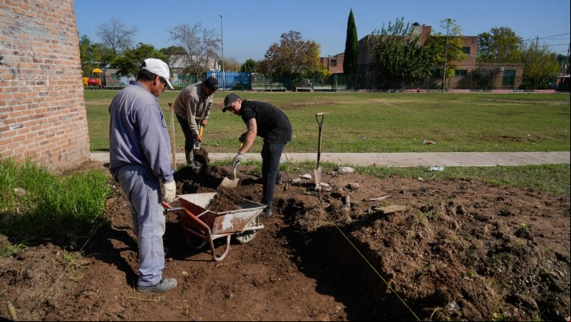 Las obras en los alrededores de la cancha de fútbol.