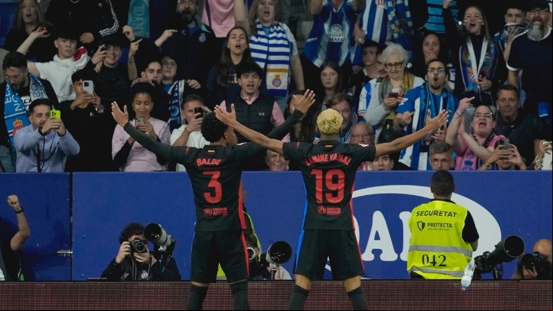 Yamal y Balde de cara a los periquitos en la celebración.