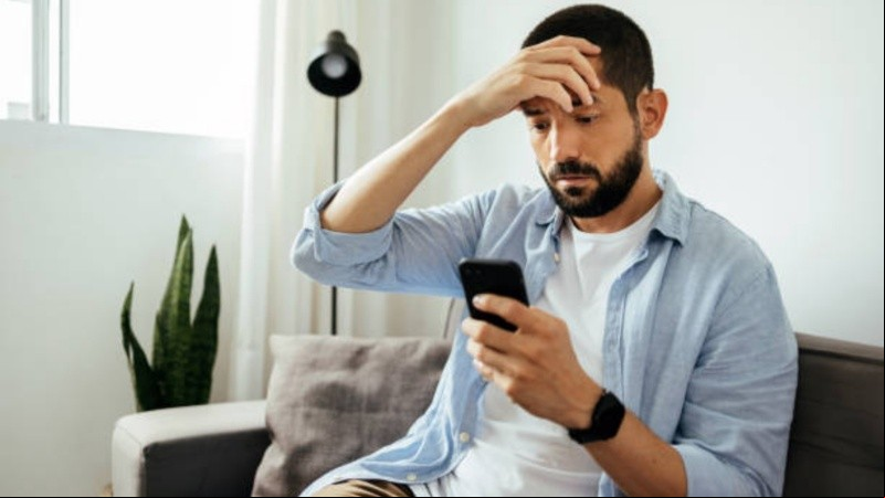El celular, devenido en una extensión de la propia mano, se convirtió rápidamente en un objeto difícil de soltar.
