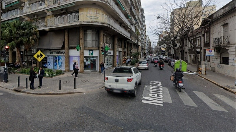 El local está en la esquina de Mendoza y Oroño.